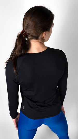 Juodos spalvos marškinėliai ilgomis rankovėmis